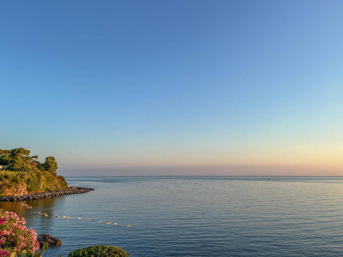 Nelinda Waterfront Accommodation Casamicciola Terme Екстериор снимка